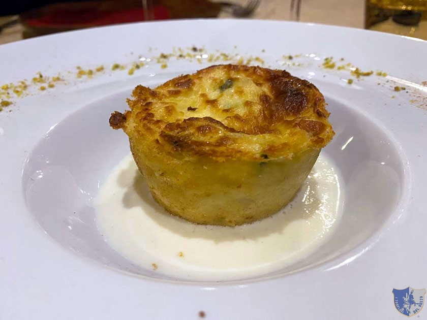 Tortino di patate e zucchine con fonduta di provola fumè al profumo di noce moscata