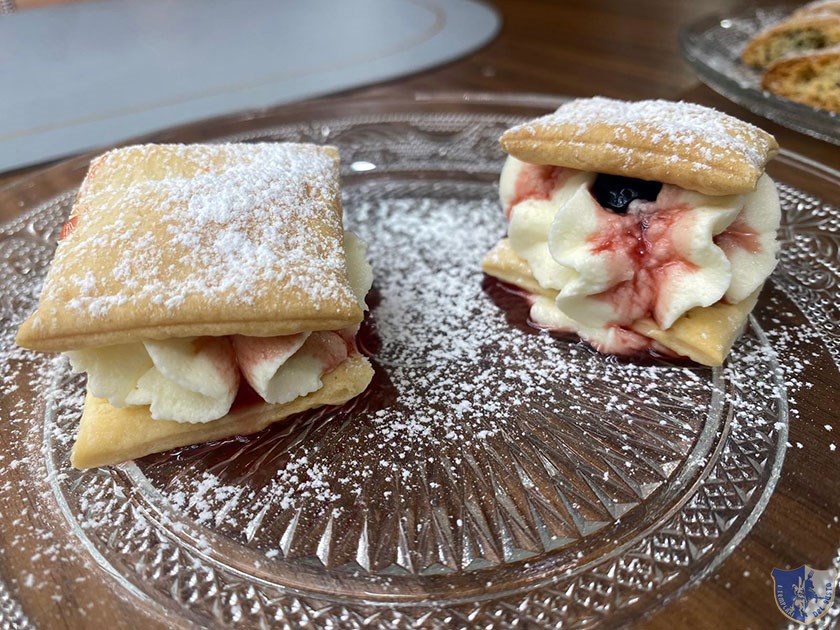 Mini Millefoglie con crema chantilly e amarene