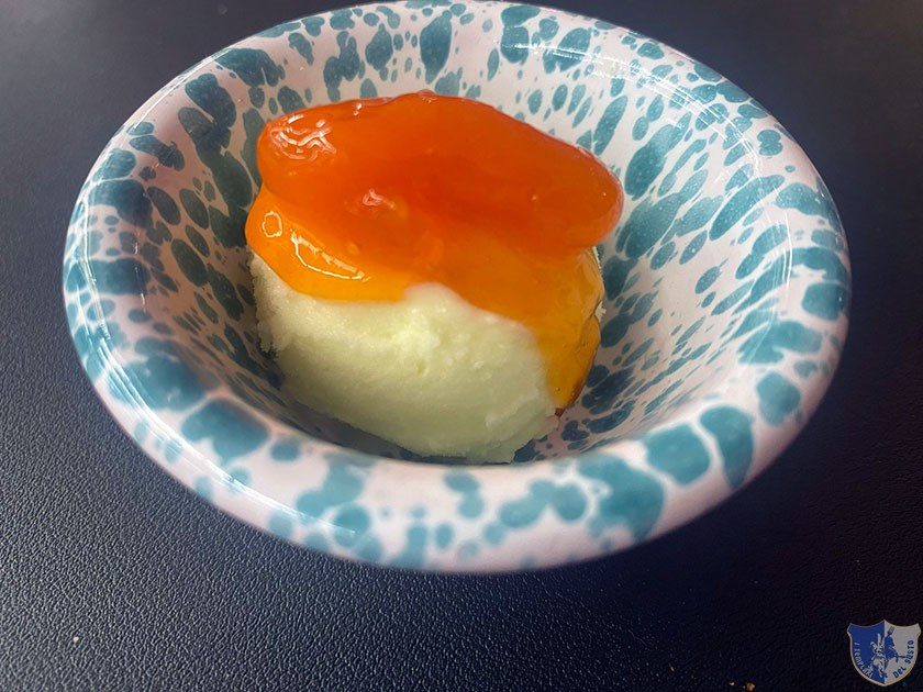 Sorbetto al lime con pesca caramellata