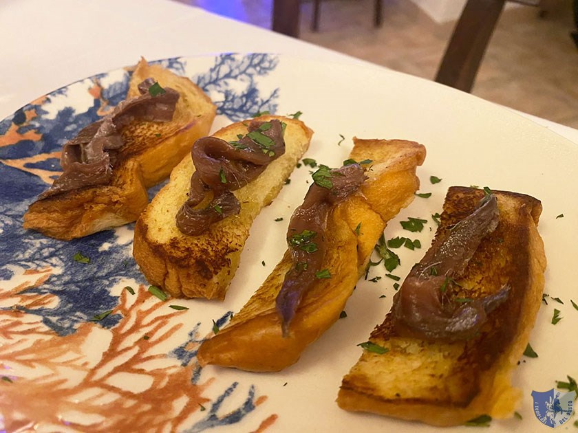 Acciughe del Cantabrico con crostini al burro
