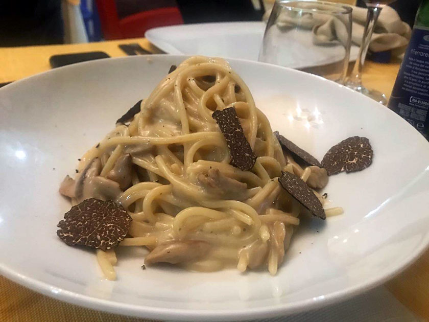 Spaghetti quadrati con crema di caciocavallo tartufo e porcini