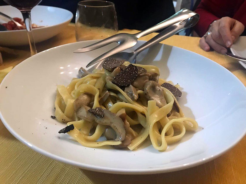 Tagliatelle fatte in casa con burro porcini e tartufo