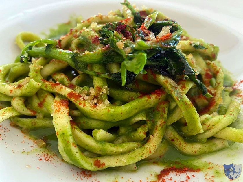 Maccaronara con broccoli colatura di alici di Cetara e pane soffritto