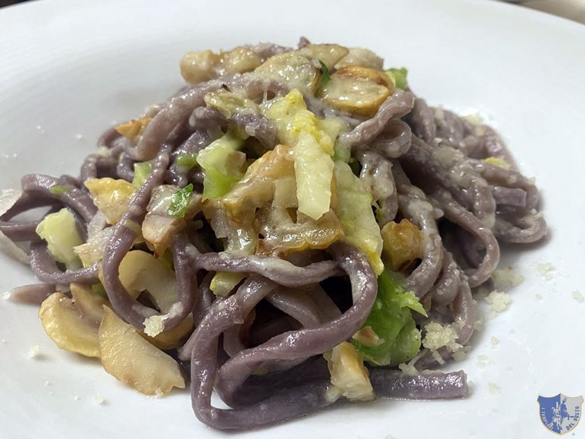 Crioli di tintilia con verza guanciale castagne e caciocavallo