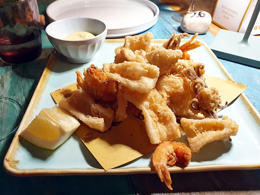 Frittura di calamari e mazzancolle con maionese al curry