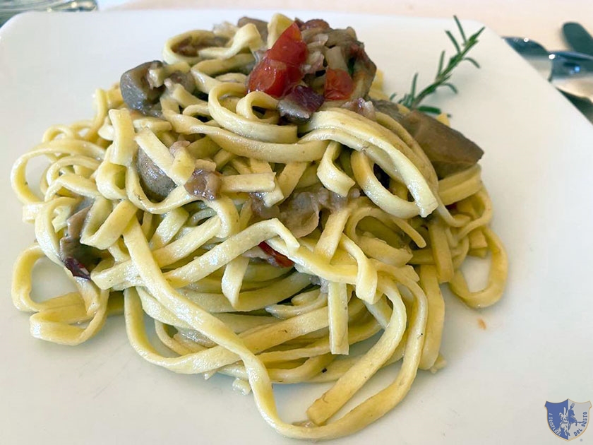 Fettuccine con porcini e guanciale