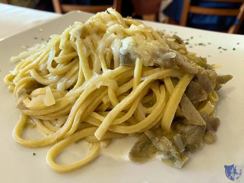Crioli con carciofi su fonduta di caciocavallo