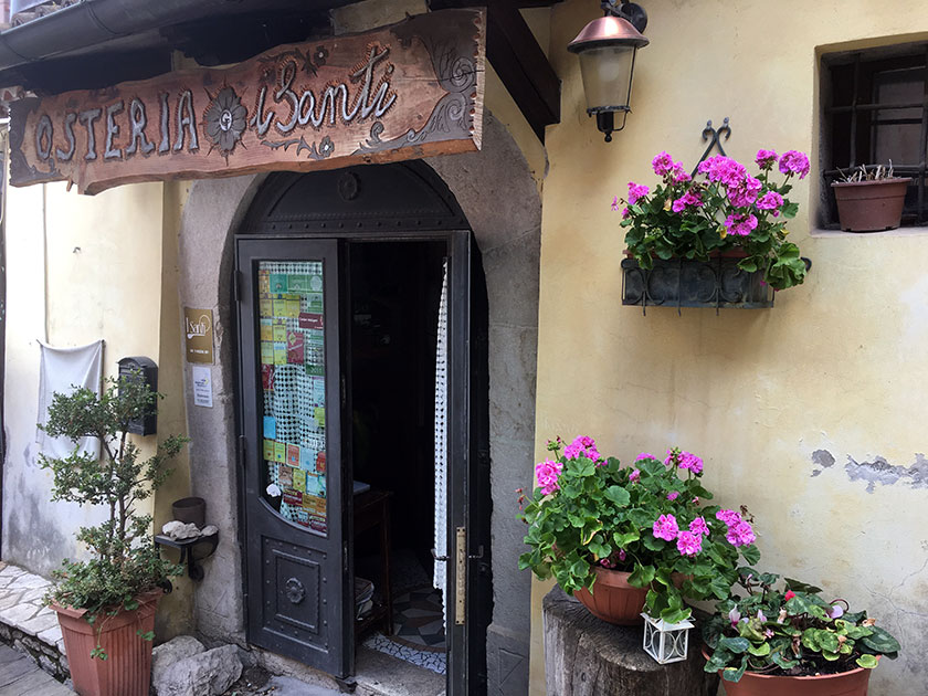 Osteria I Santi. Mercogliano Av Ingresso