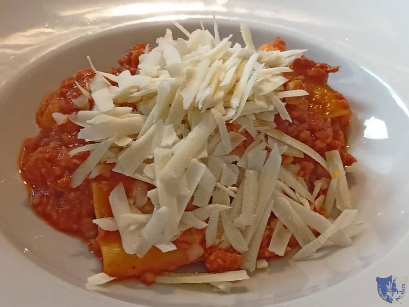 Paccheri con bolognese di pezzente e caciocavallo di Calitri