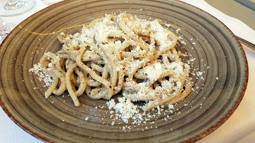 Lombrichi cacio e pepe al tartufo