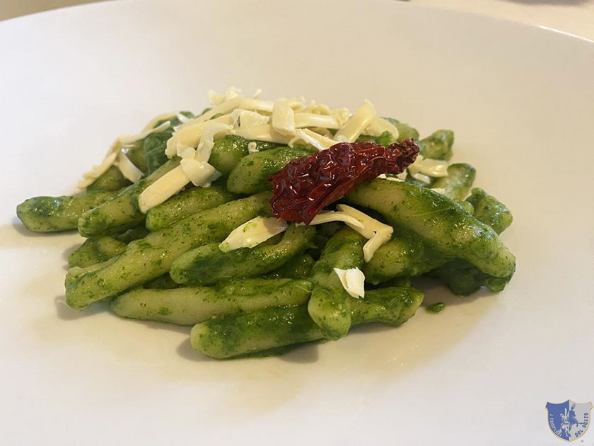 Cavatelli in crema di broccoli ricotta salata e peperone crusco