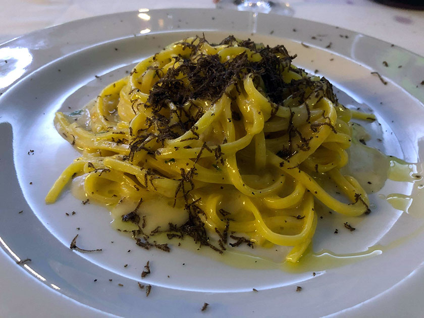 Tagliolini con burro e tarfufo nero