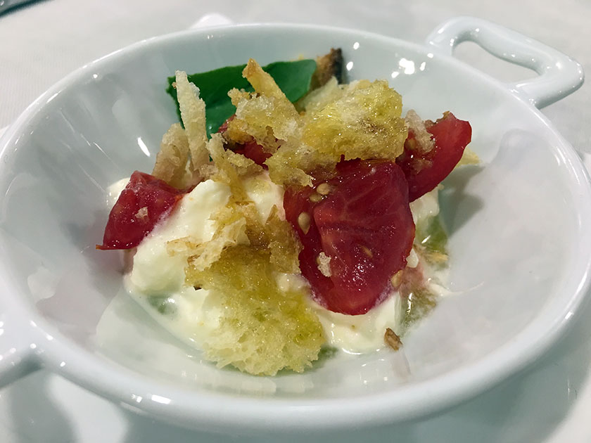 Pane irpino sbriciolato con pomodorini e stracciatella