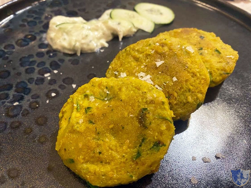 Polpette di ceci coriandolo e salsa tzatziki