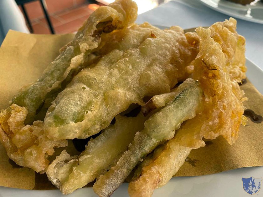 Zucchine e fiori di zucca in pastella