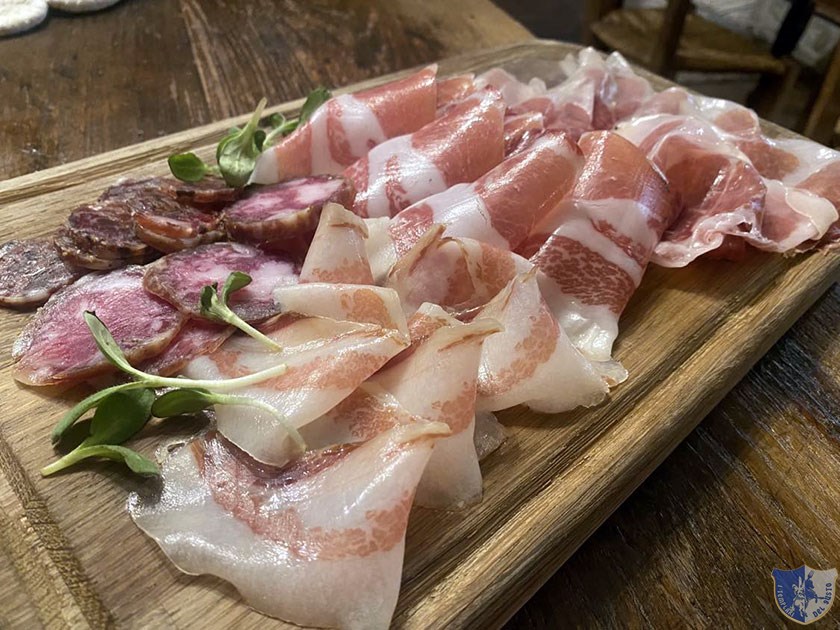 Il meraviglioso tagliere di salumi di Rocco Caggiano