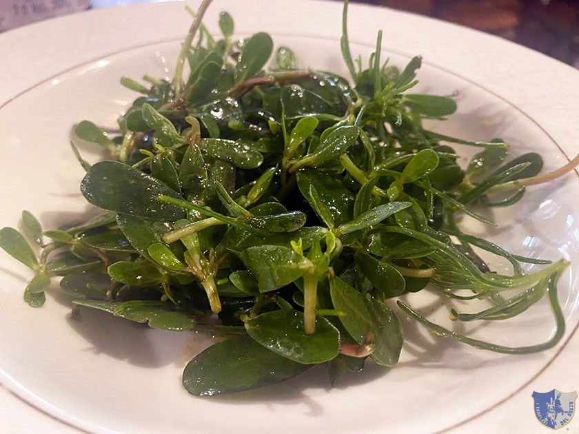 Insalata di campo con vinaigrette affumicata