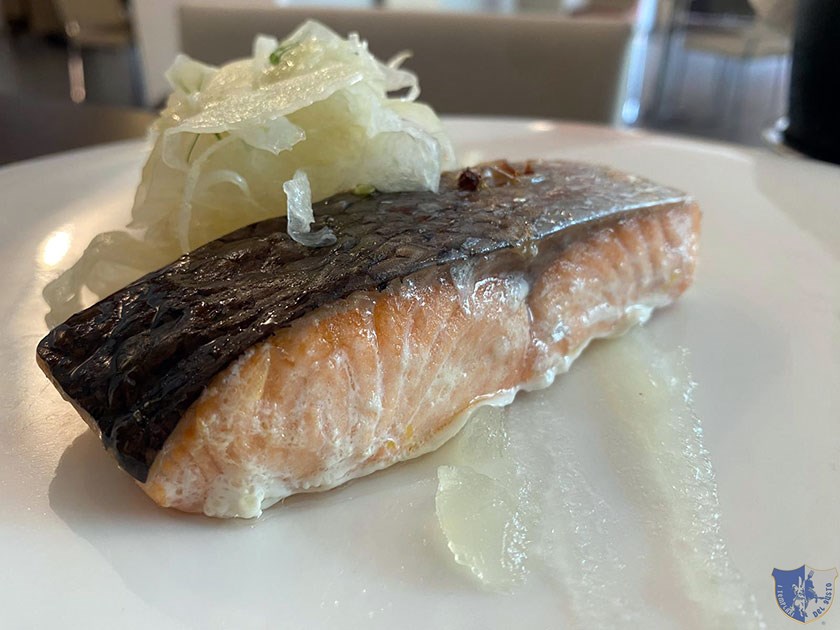 Salmone Biologico CBT con finissima di finocchi ravanello e geleè al limonel