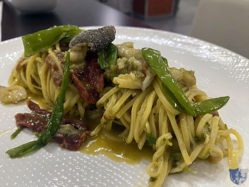 Chitarrina al baccalà con peperoncino di fiume e pomodoro secco