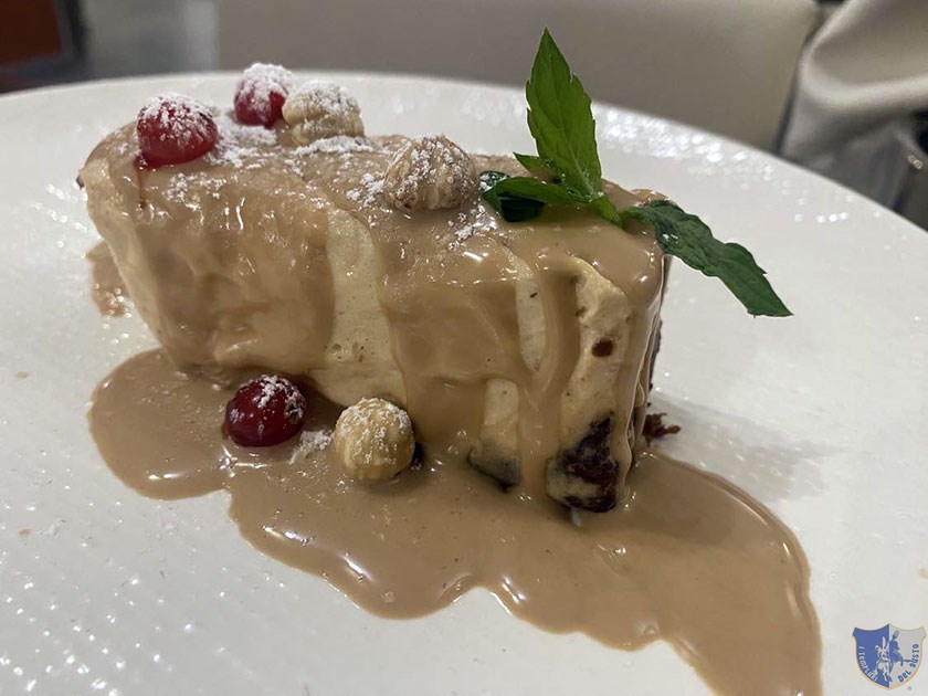 Semifreddo alla nocciola con caprese al cioccolato