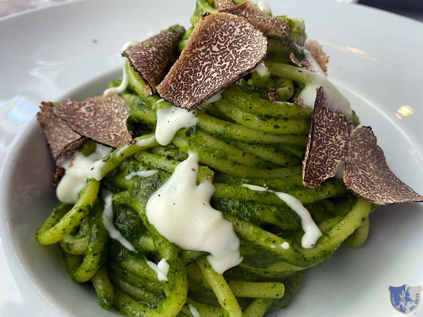 Spaghettoni con crema di cavolo nero di Bagnoli