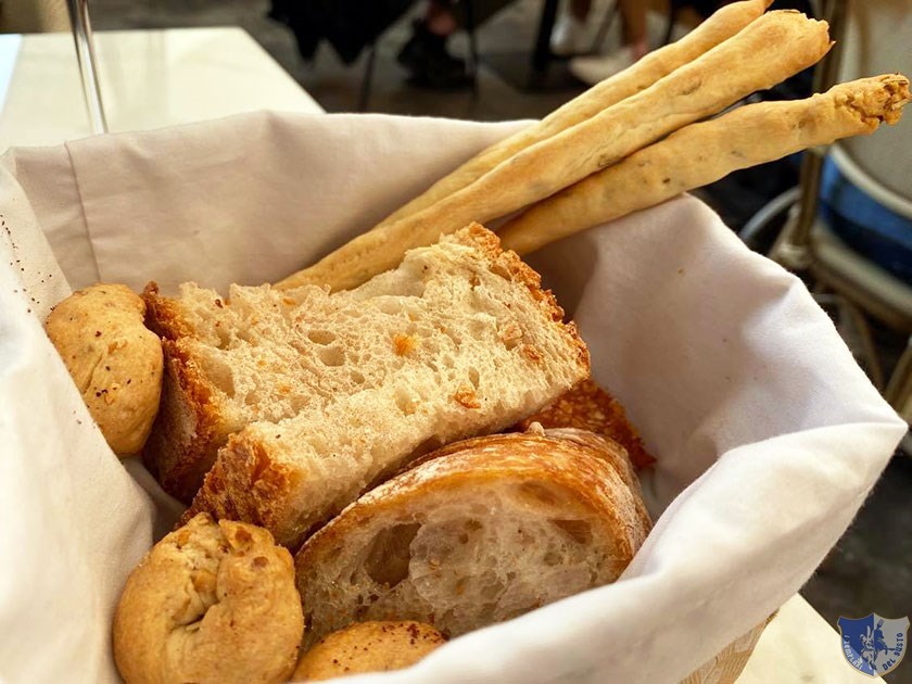 Pane grissini e taralli