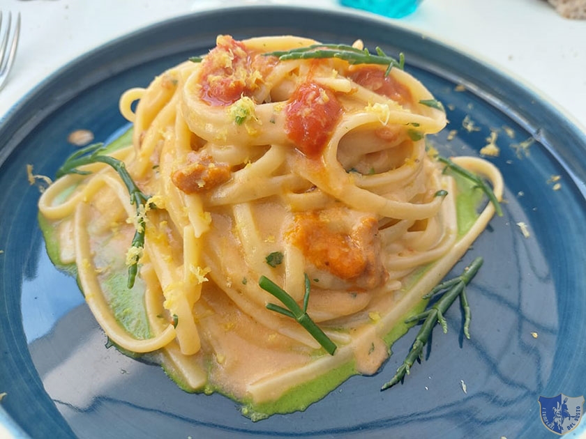 Linguine con ricci salicornia e scorza di limone