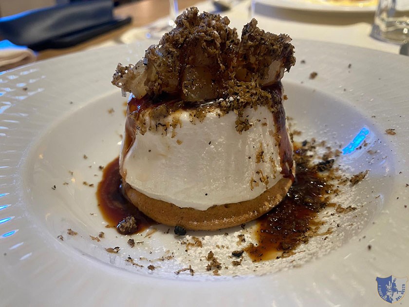 Semifreddo alla ricotta pere mosto cotto di tintilia e tartufo