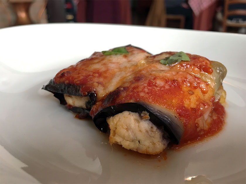 cannoli di melanzane e ricotta con pomodoro San Marzano