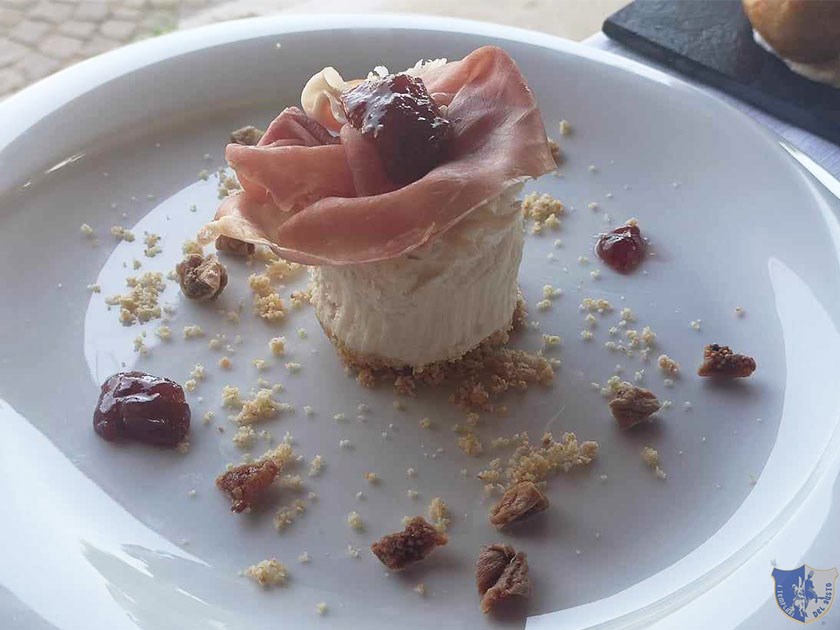 Cheesecake salata con fichi e crudo di Ciarcia