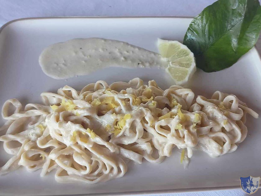 Tagliolini fatti a mano al profumo di limone