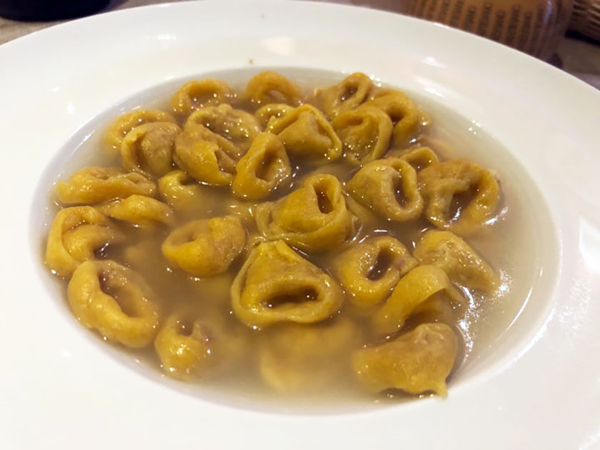 Tortellini modenesi in brodo di cappone