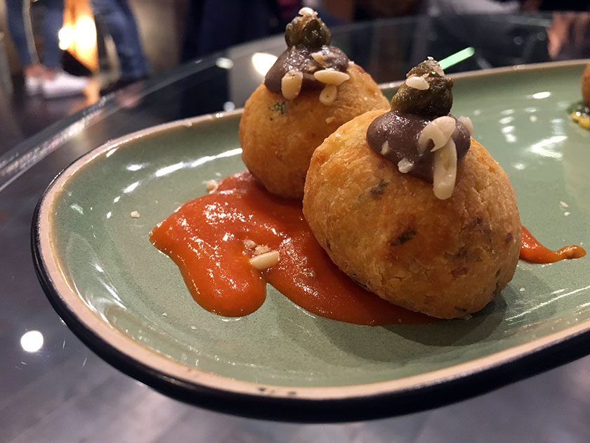 Polpette di baccalà con pomodoro San Marzano Gustarosso pesto di olive caiazzane pinoli tostati e capperi fritti