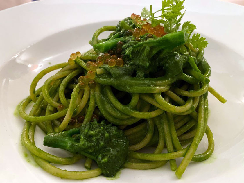 Spaghetti con cime di rapa limone e uova di trota