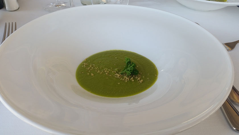 Crema di Piselli ed Asparagi con quinoa croccante