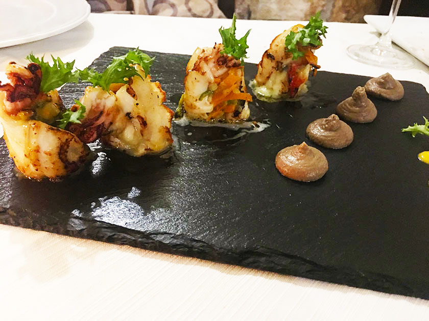 Calamari ripieni di ortaggi con mousse di lenticchie