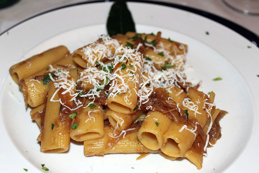 Rigatoni alla genovese