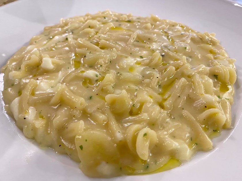 Pasta e patate con provola