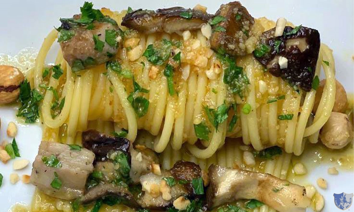 Spaghetti con porcini e nocciole