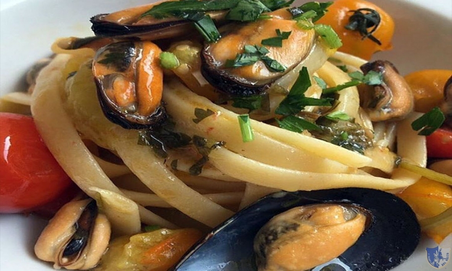 Linguine con cozze e pomodorini 