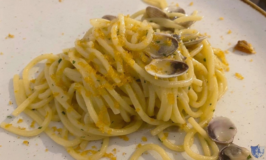 Troccoli con vongole e bottarga 