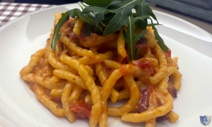 Fusilli irpini alla Bersagliera con capocollo, pomodorini e caciocavallo