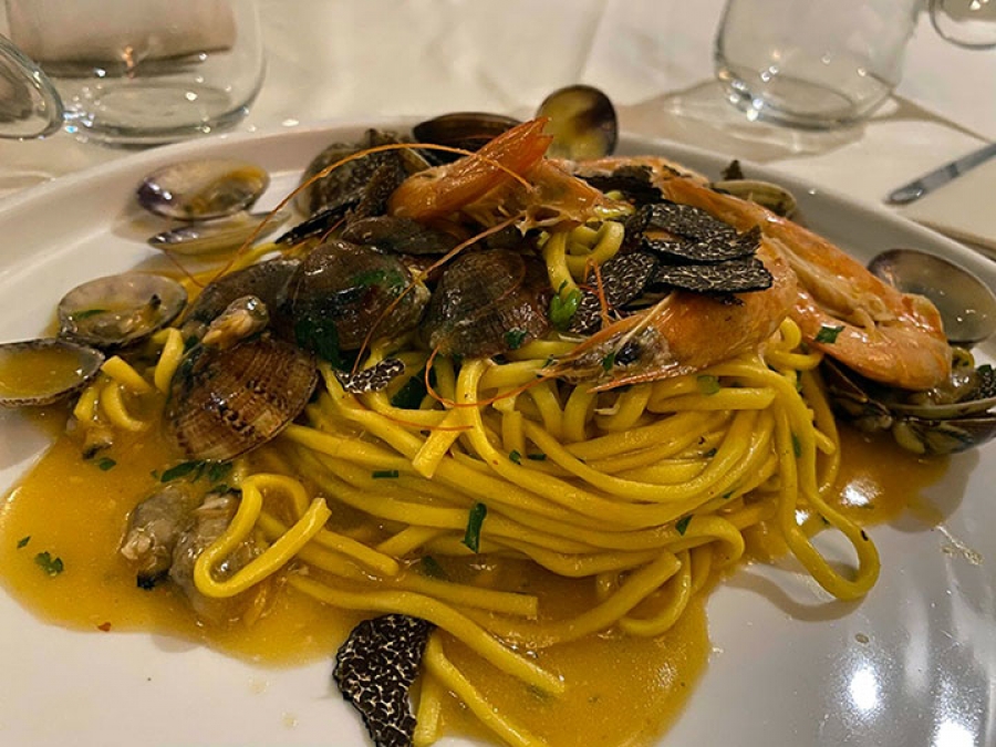 Hosteria dei Numeri Primi-Roma-Tagliolini con vongole gamberi e tartufo nero