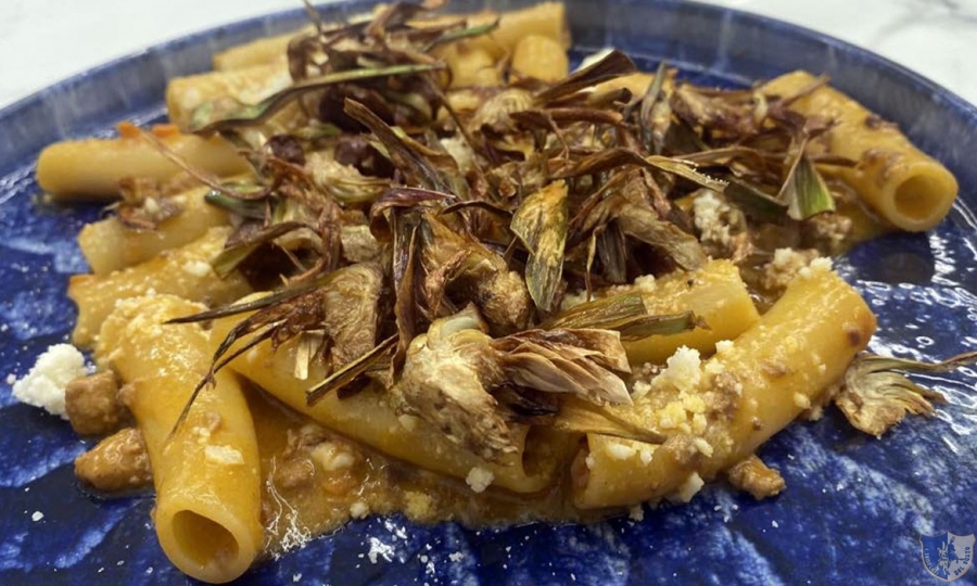 Benvenuti a Bordo. Pomigliano D&#039;Arco - Maccheroncelli con bolognese di tonno e carciofi croccanti.