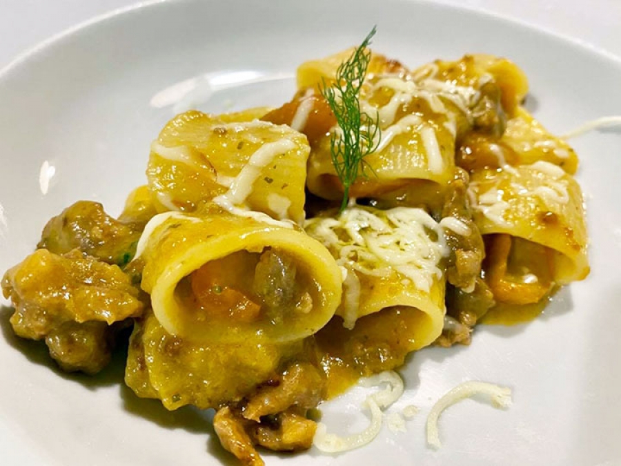 La Locanda della Luna-San Giorgio del Sannio-Mezzi paccheri al pomodorino giallo con salsiccia rossa di Castelpoto e provola