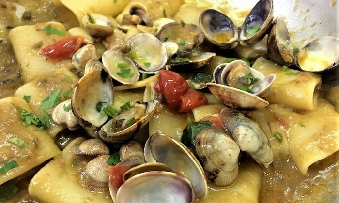 Paccheri con crema di melanzane e frutti di mare - :: I Templari del ...