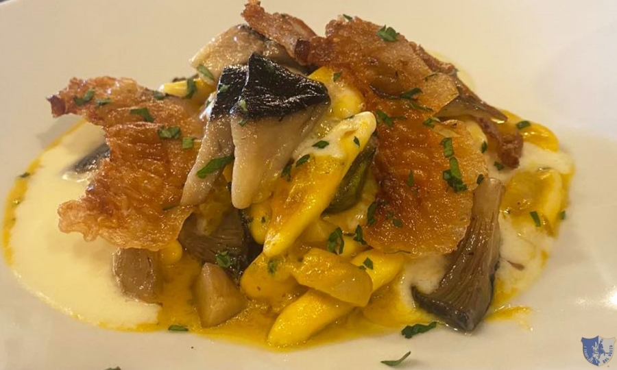 Decanta. Gesualdo (Av) - Cavatelli con crema di zucca, cardoncelli, fonduta di caciocavallo e guanciale croccante