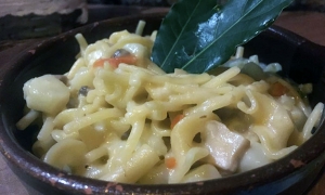 Pasta e patate con provola e funghi porcini