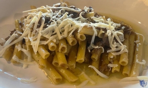 Trattoria Braceria Due Nani. Ariano Irpino (Av) - Ziti spezzati alla Genovese della Tradizione con cacioricotta