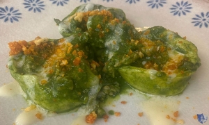 La Pignata. Ariano Irpino - Tortelli di caciocavallo e salsiccia in crema di scarola con fonduta di caciocavallo podolico e pane profumato al pomodoro